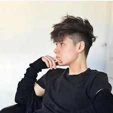 Sides Undercut, Queer Hair, Androgynous Hair, Tomboy Hairstyles, Hair Undercut, Haircut Curly, Undercut Pixie, Corte De Cabelo Masculino, Girl Haircuts