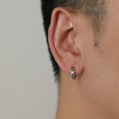 Type: AccessoriesMaterial: 925 sterling silverInner diameter: 10mmExternal diameter: 14mm Masc Earring, Male Earrings, Best Earrings For Men, Guys Ear Piercings, Piercings Ideas, Pretty Accessories, Stud Earrings For Men, Earrings Aesthetic, Tibetan Jewelry