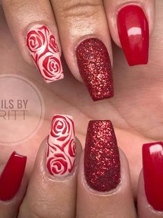 70+ Cute Valentine's Day Nail Designs You Will Love 2022 Nails With Roses, Cute Red Nails, Valentines Nail Art Designs, Shiny Nails Designs, Vday Nails, Valentine Nail, Valentines Day Nails, Valentine Nail Art