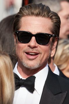 Brad Pitt wearing Garrett Leight sunglasses are the Cannes film festival Brad Pitt Glasses, Sunglasses Aesthetic Vintage, Brad Pitt Sunglasses, Cool Sunglasses Aesthetic, Fancy Sunglasses, Best Organic Makeup, Brad Pitt Photos, Aesthetic Sunglasses, Y2k Glasses