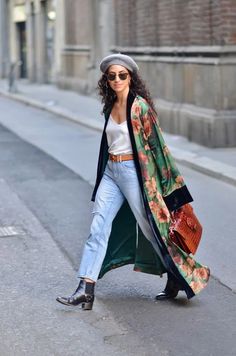 How To Wear Kimono, How To Wear A Beret, Kimono Lingerie, Look Kimono, Boho Fashion Winter, Kimono Outfits, Stile Boho Chic, Outfits Minimalist, Boho Styl