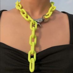 This Acrylic Oversized Clip Clasp Chainlink Necklace Is A Wonderful Addition To Your Wardrobe And Your Style! This Unique Piece Is Sure To Get Lots Of Compliments! A Piece Of Art On Your Neck Super Cool With Hip-Hop , 90’s, Stree Wear, Kawaii, And European Vibes. A Wonderful Conversation Piece. Amarillo Aesthetic, Neon Jewelry, Geometric Type, Chic Necklace, Flatform Sandals, Necklace Online, Cool Necklaces, Lariat Necklace, Necklace Sizes