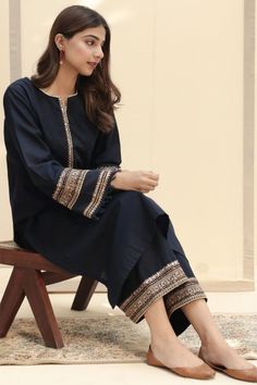 Velvet Dress Designs, Simple Kurta Designs, Womens Trendy Dresses, Pakistani Fashion Casual, Fashion Sketches Dresses, Salwar Kamiz