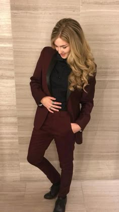 Lesbian Wedding Outfits Casual Guest, Suspenders Wedding Women, Masculine Female Wedding Outfit, Homecoming Tomboy Outfits, Burgandy Suit Women Outfit, Casual Stem Outfits, Tomboy Outfits For Wedding, Lesbian Pant Suit, Masculine Party Outfits For Women