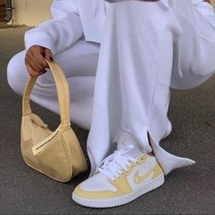 New W Tag Nike Air Jordan Low, Jordan 1 Mocha, High Top Jordans, Jordan 1 Low White, Air Jordan Low, Jordan Off White, Jordan 1 Mid White, Pink Jordans, Jordan Low