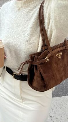 Pretty Bags, Cute Purses, Minimal Fashion, Outfits Aesthetic, Fashion Details, Fashion Classy, Modest Fashion