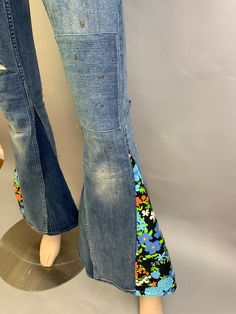 Vintage 70s style up-cycled Allsaints jeans with vintage fabric gussets added. Distressed vintage look denim jeans size 26 low waist tight fit jeans. True waist 26 Low waist 29 Hip 32 Inseam 31 inches Rise 8 Waist to hem 39 Diy Bell Bottoms, 70s Blouse, Kimono Sleeve Top, 80s Prom Dress, 70s Vintage Fashion, Disco Shirt, Vintage Dress 70s, 70s Dress, Vintage Kimono