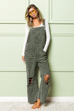 Mav Distressed Corduroy Overalls Capsule Fashion, Minimalist Wardrobe Essentials, Wardrobe Minimalist, Capsule Wardrobe Minimalist, Corduroy Overalls, Mom Style, The Weekend, Modern Style, Style Me