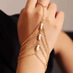 This Single Hand Chain Mitten Sleeve Is A Wonderful Addition To Your Wardrobe And Your Style! This Dainty And Delicate Boho Style Piece Is Very Unique And Classy And Can Be Worn On Either Your Right Or Left Hand! Flattering And Easy To Wear! This Piece Is A Hybrid Of A Ring And A Bracelet! Sure To Get Lots Of Compliments! Chains Bracelet, Rice Bead Bracelet, Fairy Bracelets, White Beads Bracelet, Hand Chain Jewelry, Boho Style Bracelets, Belly Dance Jewelry, Bracelets Design, Bracelet Accessories