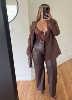 Leather Dress Curvy, Classy Plus Size Outfits Winter, Plus Size Birthday Outfit Ideas Summer, Birthday Outfit Ideas For Women Plus, Plus Size Bday Outfit, Plus Size Going Out Outfits, Classy Plus Size Outfits, Vestidos Country, Pantone 2024