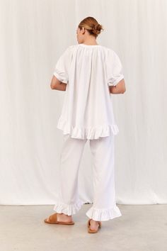 White Linen Pajamas, Wedding Pajamas Bridesmaids, Cute Loungewear, Cozy Pajamas Aesthetic, Pajama Set Aesthetic, Resort Wear Men, Linen Sleepwear, Pajamas Aesthetic, Cotton Pajamas Women