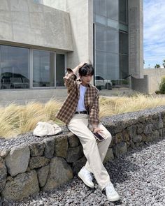 Ootd Cowok Casual, Sitting Pose Ideas, Khaki Pants Outfit Men, Earth Tone Outfits, Ootd Boy, Khaki Pants Outfit, Korean Street Fashion Men, Pants Outfit Men, Street Fashion Men