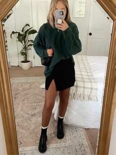 Black Mini Skirt Outfit, Skirt Outfit Fall, Black Skirt Outfits, Skirt Outfits Fall, Winter Skirt Outfit, Casual Skirt Outfits, Fall Inspiration, Mode Boho, Miniskirt Outfits