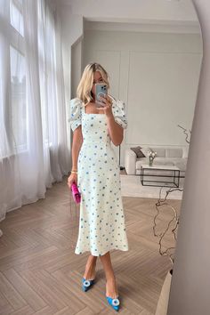 Godet Silhouette Square Neck Midi Dress White Floral Dress Outfit, Party In The Garden, Hot Weather Outfits, Square Neck Midi Dress, Midi Dress Outfit, Floral Dress Outfits, Godet Skirt, White Floral Dress, Feminine Dress