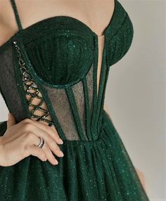 Sparkly Evening Dress, Prom Dress Aesthetic, Prom Fashion, Green Corset, Prom Dress Long, Outfits Woman, Stunning Prom Dresses, Valentines Ideas