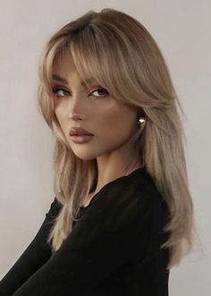 Blonde Hair With Bangs, Medium Layered Hair, Medium Length Hair With Layers, Bangs With Medium Hair, Haircuts For Medium Hair, Haircuts Straight Hair, Long Hair With Bangs