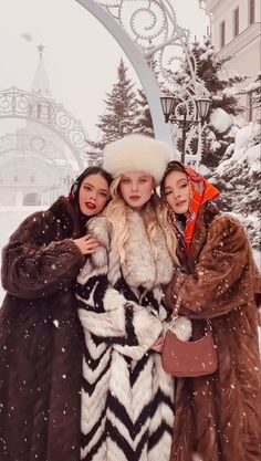 Soviet Fashion, Russia Fashion, Cold Fashion, Winter Princess, Russian Culture, Winter Lookbook, Winter Girls