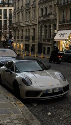 two cars are parked on the side of the road