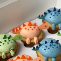 cupcakes decorated like dinosaurs with frosting on them