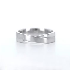 Overlap Plain Band, 14K Simple Gold Ring, Wedding Band, Thick Plain Band, Couples Band ≫ Product Details ◈ Handmade / Handcrafted Fine Jewelry ◈ Band Width: 4.70mm ◈ Band Thickness: 1.30mm ◈ Weight: approximately 3.6g (based on size 7) ◈ Metal: 14K Solid Gold (18K also available - Additional fees may apply) ◈ Gold Color: White gold, Rose gold, Yellow gold Modern Round Cut Wedding Jewelry, Modern Sterling Silver Anniversary Wedding Ring, Modern Sterling Silver Anniversary Ring, 14k White Gold Wedding Jewelry With Tension Setting, Minimalist 14k White Gold Wedding Jewelry, Modern Brilliant Cut Jewelry For Wedding, Modern Brilliant Cut Wedding Jewelry, Minimalist Formal Band Rings, 14k White Gold Jewelry With Tension Setting For Wedding