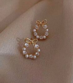 Bridal Earring, Gold Earrings Models, Pretty Jewelry Necklaces, Fancy Jewellery Designs, Classy Jewelry, Fancy Jewellery, Gold Earrings Designs, Jewelry Lookbook, Bow Earrings