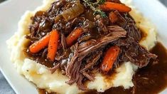 Fall-Apart Braised Pot Roast Served with Creamy Mashed Potatoes - NewsBreak Pot Roast Over Mashed Potatoes, Roast Over Mashed Potatoes, Recipes Pot Roast, Mini Crockpot Recipes, Over Mashed Potatoes, Gordon Ramsay Recipe, Crockpot Roast, Easy Meat Recipes, Roast Beef Recipes