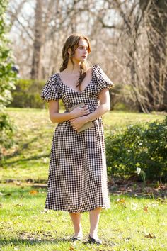 Country Picnic, Gingham Midi Dress, Kibbe Romantic, Romantic Cottage, Bodice Top, Checkered Dress, 7 Minutes, Check Dress, Clothing Retail