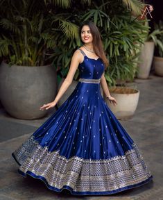 Long Frock Designs, Trendy Outfits Indian, Long Gown Design, Lehenga Designs Simple, Anarkali Dress Pattern, Frock For Women, Long Dress Design, Indian Dresses Traditional, Fancy Dresses Long