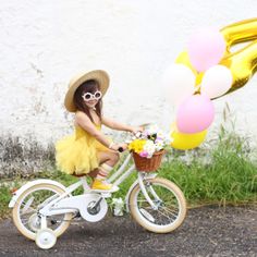 5 Is A Vibe Photoshoot, Girl 5th Birthday Photoshooting Ideas, Little Birthday Girl Photoshooting, Candyland Photoshoot Ideas, 5 Year Photoshoot Ideas, Daisy First Birthday Photoshoot, 6th Birthday Photoshoot Ideas, Fun Photoshoot Ideas For Kids, 4th Birthday Photoshoot Ideas