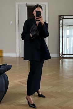 Aesthetic Lawyer, Outfit Nero, Black Blazer Outfit, Lawyer Fashion, Chique Outfits, Chic Aesthetic, Girl Needs, Modest Clothing, All Black Outfit