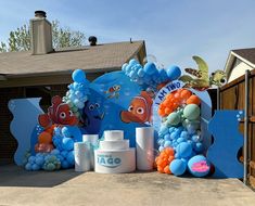 the balloon decorations are ready to be put in the house for an ocean themed birthday party