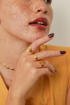 Who said bigger was better? Our 14k gold vermeil over sterling silver detailed burst ring is unique enough to make an impact on its own, but slim enough that you can stack it. Jelwery Model, Photobook Inspiration, Flower Shoot, Jewelry Photography Styling, Brand Shoot, Jewelry Editorial, Jewelry Photoshoot, Pose References, Photography Styling