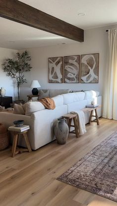 Home decor - modern living room - wall decoration ideas 2024 #minimalistlivingroomdecoration Rustic Living Room Furniture, Inspire Me Home Decor, Living Room Green, Decor Home Living Room, Living Room Inspo, Contemporary Living Room, Apartment Interior Design, Apartment Living Room