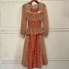 Absolutely Stunning Two Piece Vintage Boho Prairie Set! Vintage Chessa Davis Set Size 8 Comes With The Full Maxi Skirt, Matching Floral Blouse And Waist Sash Blouse Is Peasant Style With Lace Trim Around Neckline Balloon Style Sleeves With Lace Trim At The Button Cuff Appx 18” Pit To Pit Appx 24” Long, Shoulder To Hem The Skirt Is Absolutely Stunning! Very Gunne Sax Prairie Vibes Elastic Waistband Is Appx 13.5” Unstretched Stretches Out To A Max Of Appx 16” The Skirt Is Full And Fully Lined With Full Maxi Skirt, Skirt Blouse, Waist Sash, Peasant Style, Skirt And Blouse, Gunne Sax, Fabric Pattern, Set Vintage, Floral Blouse