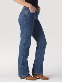 A COWBOY CUT® CLASSIC WITH ADDED STRETCH When it comes to finding a dependable jean, cowgirls all across the country know that Wrangler® jeans for women are as dependable as they come. Our women's Cowboy Cut® stretch jeans pay tribute to the original 14MWZ women's Western bootcut jeans you know but with a slightly lower rise that sits at the natural waistline as well as a hint of stretch to help you take on whatever the day brings. Our women's stretch jeans wouldn't be complete without all the a Women Wrangler Jeans, Cowboy Jeans, Wrangler Jeans Straight, Wrangler Retro Jeans Women, Bootcut Womens Jeans Wrangler, Women’s Wrangler Jeans, Womens Stretch Jeans, Wrangler Cowboy Cut, Wrangler Jeans