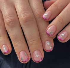 Classy Christmas Nails, Cosmetic Aesthetic, London Autumn, Christmas Nail Art Ideas, Short Gel Nails, Hard Nails, Minimal Nails