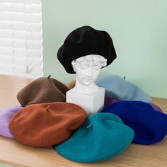 1.Shopkeeper recommended black beret, black can match any color clothes, classic versatile. 2.This beret is custom made for those with large heads or those who prefer a loose fit. It has a beautifully lined interior to prevent wool from falling out, and an elastic band around the hat to fit your head perfectly. The elastic band is not particularly tight, so you can wear it comfortably!  This is suitable for a head circumference of 57-61cm. Head circumference Size:Adult 57-61 cm (22.44-24 inch).H Oversized Beret, Vintage Beret, Novelty Christmas Gifts, Black Berets, French Beret Hat, Black Beret, French Beret, Wool Beret, Berets Cap