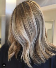 Dimensional sandy blonde balayage! Boliage Hair, Sandy Blonde Hair, Beige Blonde Hair, Perfect Blonde Hair, Brunette Balayage, Sandy Blonde