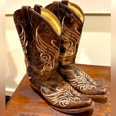 Perfect Condition, I Just Have Several Pairs And These Deserve To Be Worn! They’re Beautiful! Handmade In Mexico By The Best Of The Best. Butterfly Boots, Embroidered Cowboy Boots, Women's Circle, Best Of The Best, Shoes Heels Boots, Cowboy Boots, Shoes Women Heels, Heeled Boots, Cowboy