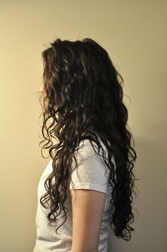 Coquette Asthetic, Best Products For Curly Hair, Products For Curly Hair, The Curly Girl Method, Hair Idea, Curly Girl Method, Wavy Curly Hair, Short Wavy, Bouncy Curls