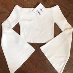 Seek Fitted Cropped Bell Sleeve Top Stretch Crop Top For Brunch In Fall, Fitted Crop Top For Brunch In Fall, Fitted Crop Top For Fall Brunch, Chic Crop Top For Fall Brunch, Elegant White Crop Top For Fall, Bell Sleeve Top Aesthetic, Bell Sleeves Crop Top, Cropped Bell Sleeve Top, Women White Bell Sleeve Shirt