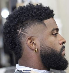 Black Mohawk Hairstyles, Black Man Haircut Fade, Top Fade Haircut, Curly Mohawk Hairstyles, Mohawk For Men, 2019 Hairstyles, Black Men Haircut, Mohawk Haircut