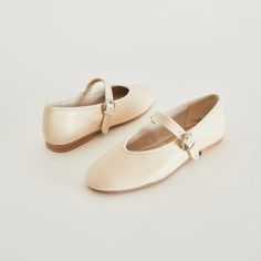 ROSLYN BALLET FLATS CREME LEATHER – Dolce Vita Skirts Leather, Ivory Flats, Wedding Time, Ballet Flat, Cute Fits, Ballet Flats, Me Too Shoes, Spring Fashion, Heel Height