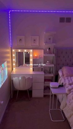 Chill Bedroom, Modern Throw Blanket, Beauty Room Vanity, Bedroom Ideas For Small Rooms Cozy, Cozy Scandinavian, Girly Room Decor, Fur Bedding, Plants Aesthetic