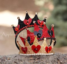 Queen Of Hearts Accessories Diy, Queen Of Hearts Crown, Mint House, Crown Queen, Apple Mint, Villain Costumes