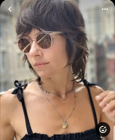 Grow Out Mullet, Mullet Growing Out, Ladies Mullet Hairstyles, Mixie Pixie Haircut Straight Hair, Shullet Hairstyles Short, Mullet With Curtain Bangs, Pixie Mullet Haircut For Women, Short Shag Mullet, Shaggy Pixie Mullet