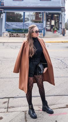 Shorts And Pantyhose Outfit, Black Short And Tights Outfit, Leather Shorts Tights Outfit, Black Shorts Winter Outfit, Dress With Tights Outfit Winter, Shorts Outfit Winter, Leather Shorts With Tights Outfit, Black Shorts And Tights Outfit, Shorts Outfits Winter