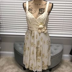 Feminine And Soft Dress! Cream And Floral Retake On Bodice Fully Lined Never Worn Sz M Soft Dress, Dress Cream, Floral Dress, Bodice, Anthropologie, Womens Dresses, Cream, Floral, Fabric