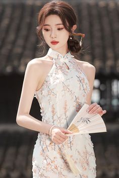 Take your summer outfit to the next level with this sleeveless qipao in white color. Its sleeveless style adds a touch of charm and allure to the white qipao dress. The beautiful neckline with a mandarin collar will gracefully accentuate your shoulders. Modern Qipao Wedding, White Qipao, Sleeveless Cheongsam, Modern Qipao Dress, Wedding Qipao, Qipao Wedding, Red Qipao, Modern Cheongsam Dress, Modern Qipao