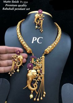 Temple Jwellary, Kasula Peru, Temple Jewelery, Jewellery Rendering, Camera Necklace, Antique Style Jewelry, Temple Jewellery Earrings, Stone Jewellery Designs, Gold Temple Jewellery